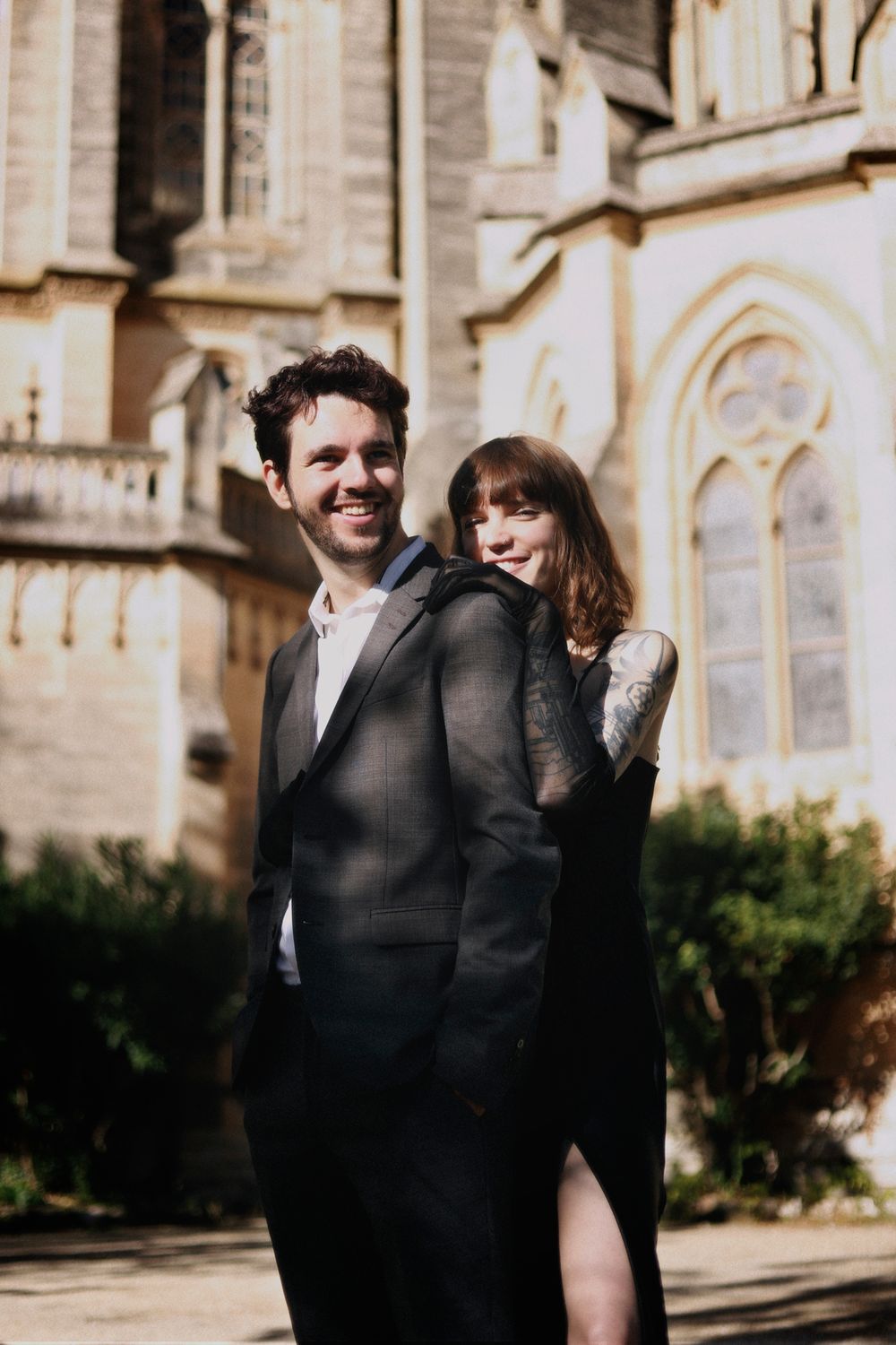 Séance photo par Chaemi Studio, photographe à Montpellier. Shooting portrait éditorial, architectural et élégant en couple.