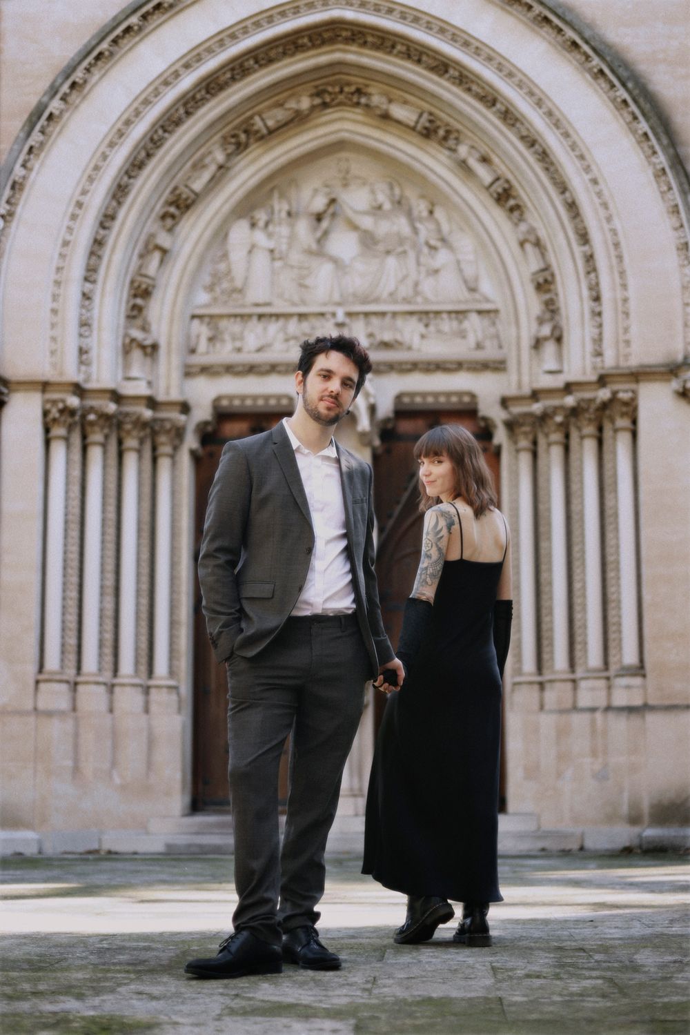 Séance photo par Chaemi Studio, photographe à Montpellier. Shooting portrait éditorial, architectural et élégant en couple.