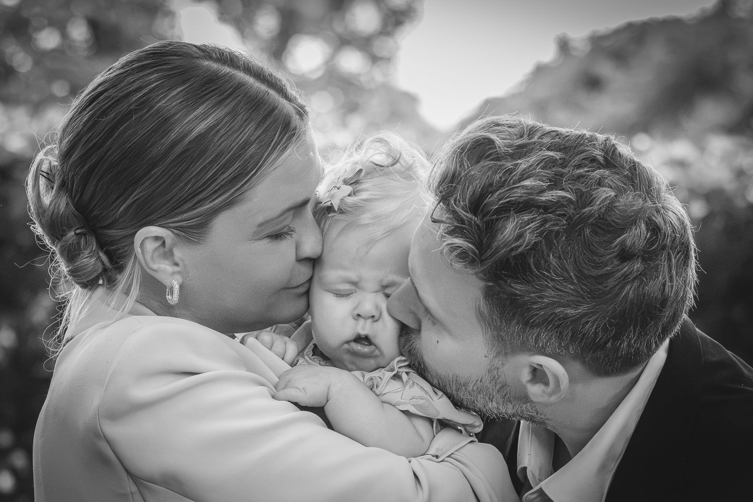Syskonfoto av Fotograf Jessica Lindqvist, utomhus under hösten.