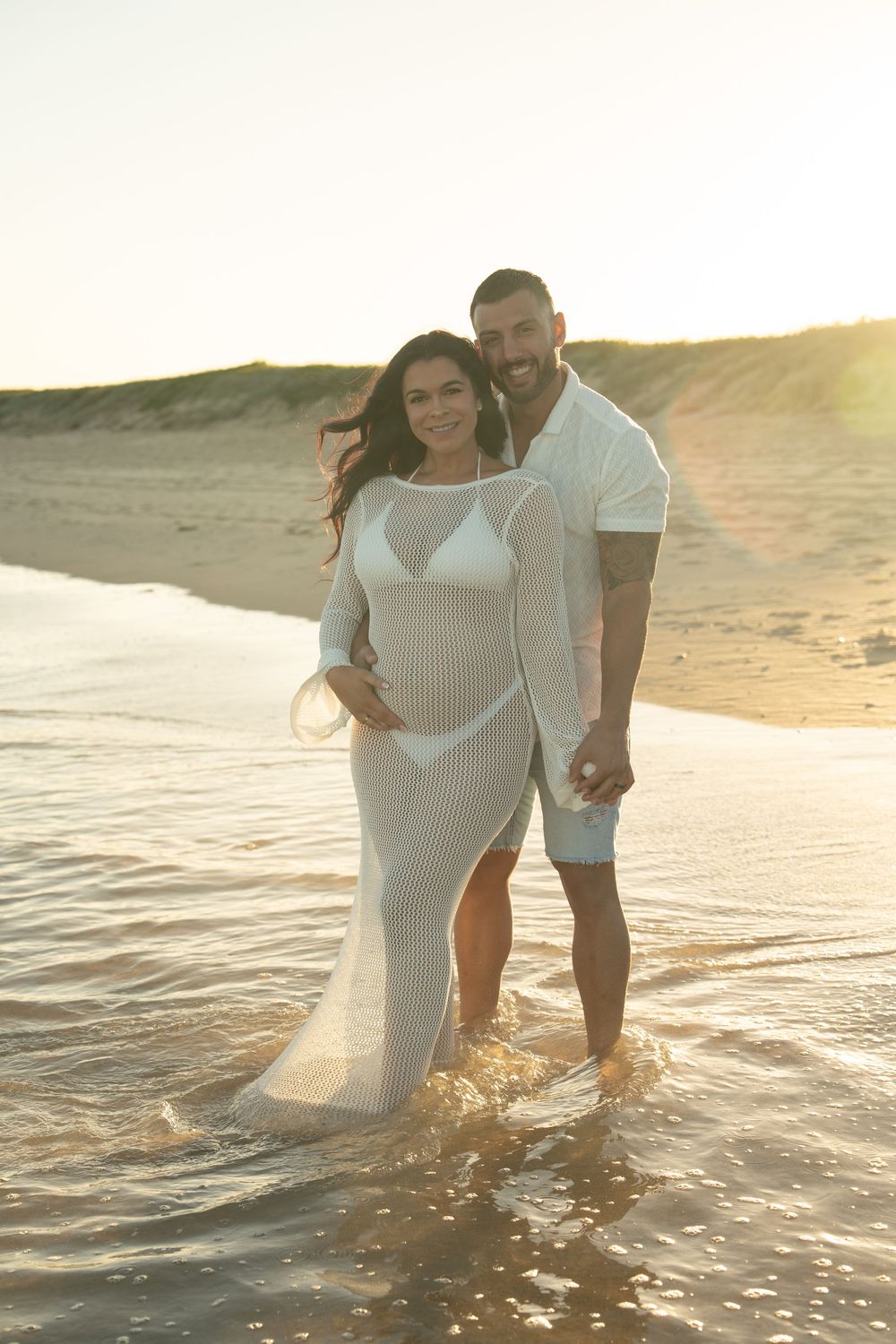 pregnancy photos by the ocean with natural connection and movement