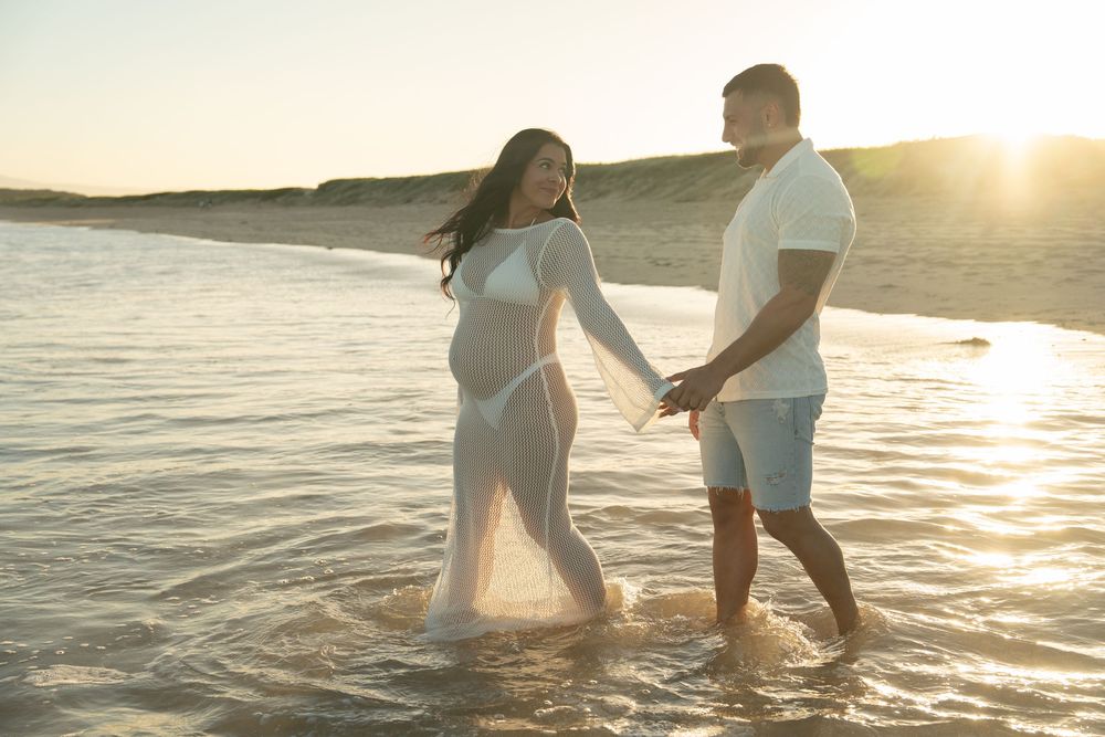 relaxed maternity photos on the beach in Shellharbour and Illawarra