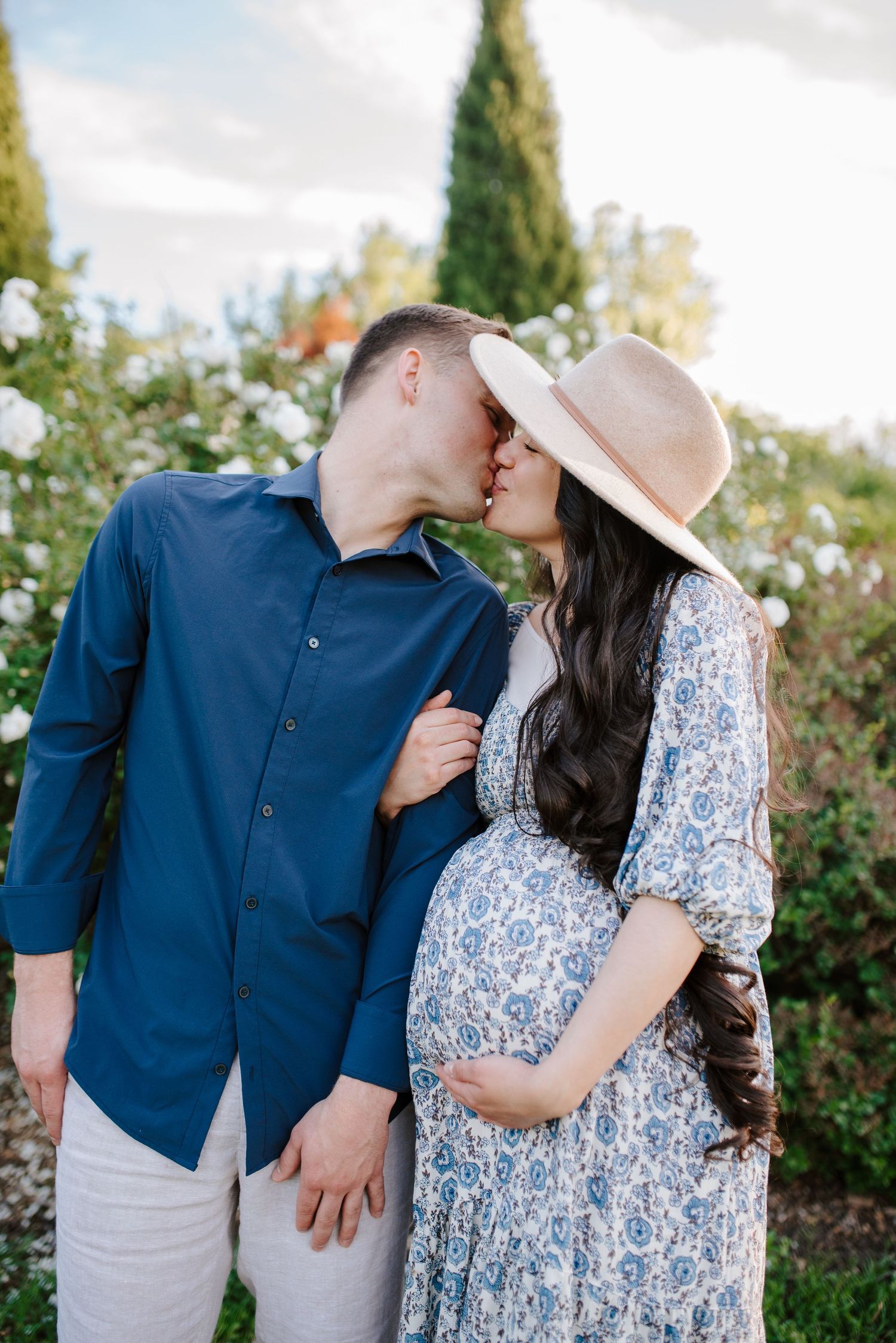 Maternity pregnancy photo session in Sedgwick County Park, family pictures in Wichita, KS, by Jessica Nadine Photography