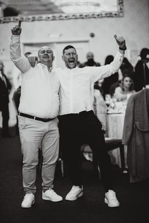 Fotografii de la botez, cu emoții autentice și momente de familie. Portretul copilului, detalii cu lumânări și cadre pline de căldură suflet