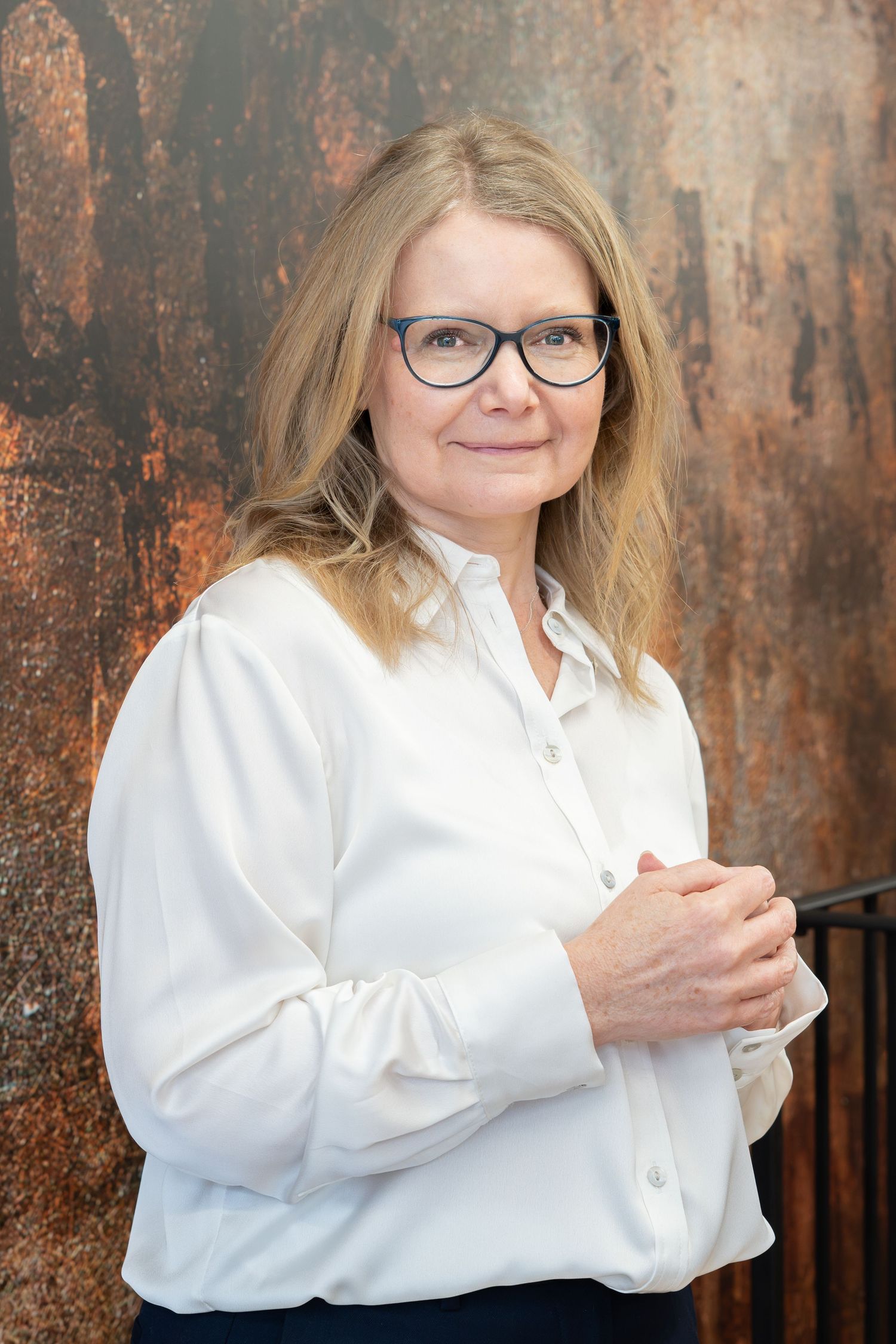 Nicola Pope - mindset coach supporting women who have outgrown old roles step into confidence and careers that that reflect who they are now