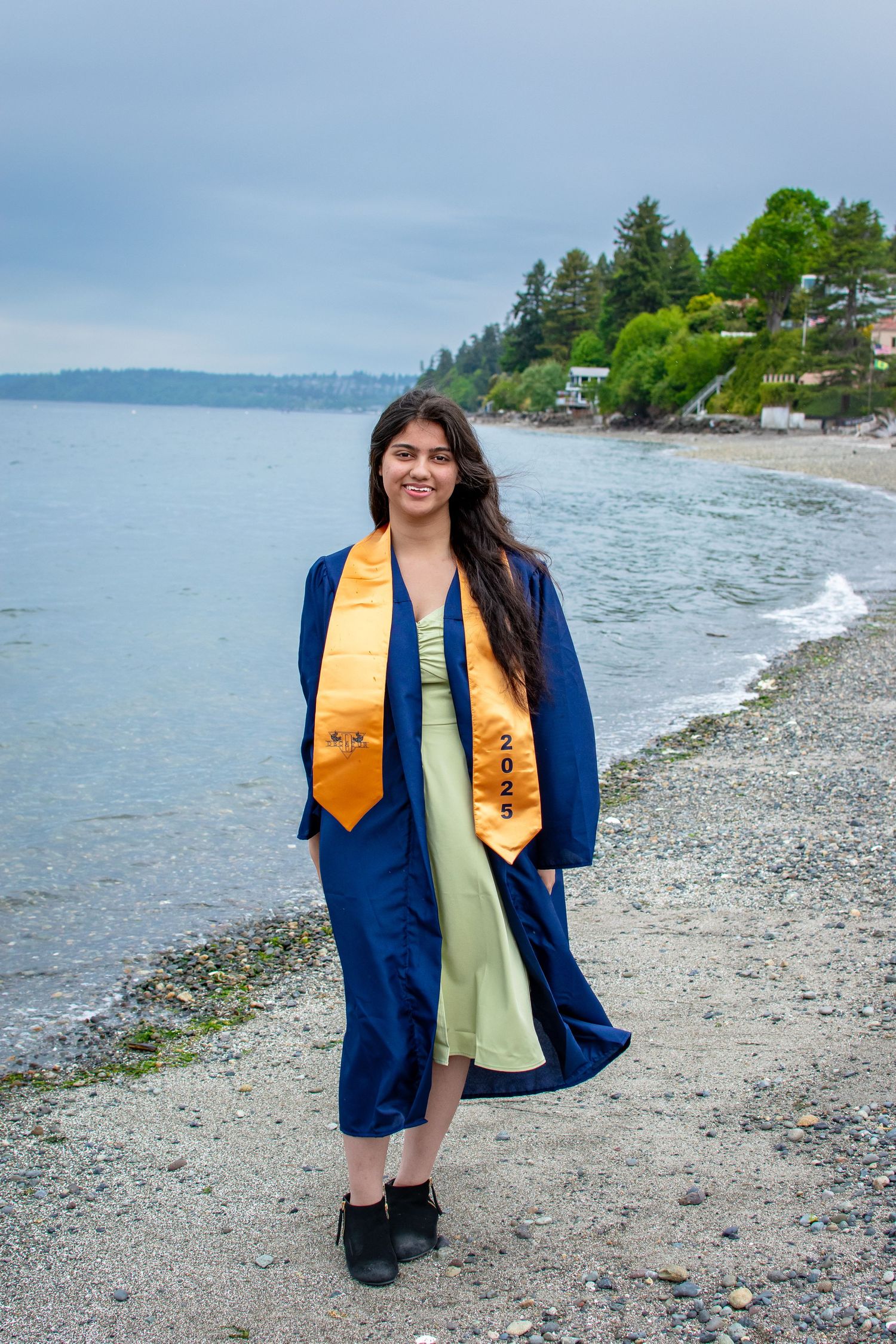 Senior graduation photo along shoreline at Redondo Beach in Des Moines, Washington just south of Seattle.