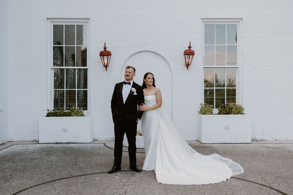 Just married couple at historic Bleak House estate, Knoxville TN wedding photography - Allie Krauser Digitals