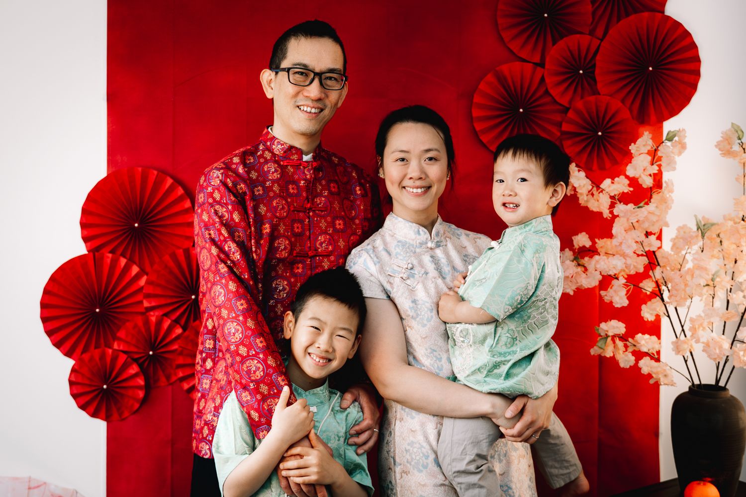 Melbourne Mother's Day mini photo session in a park taken by Melbourne family photographer.