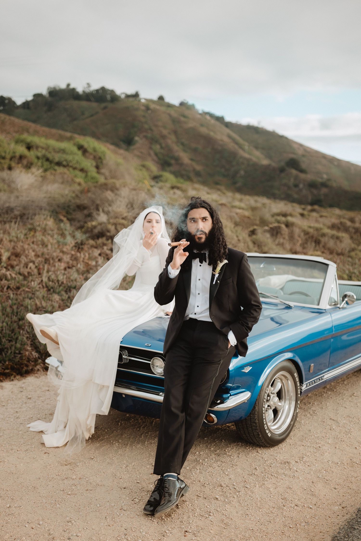 vintage car bride and groom photos in big sur