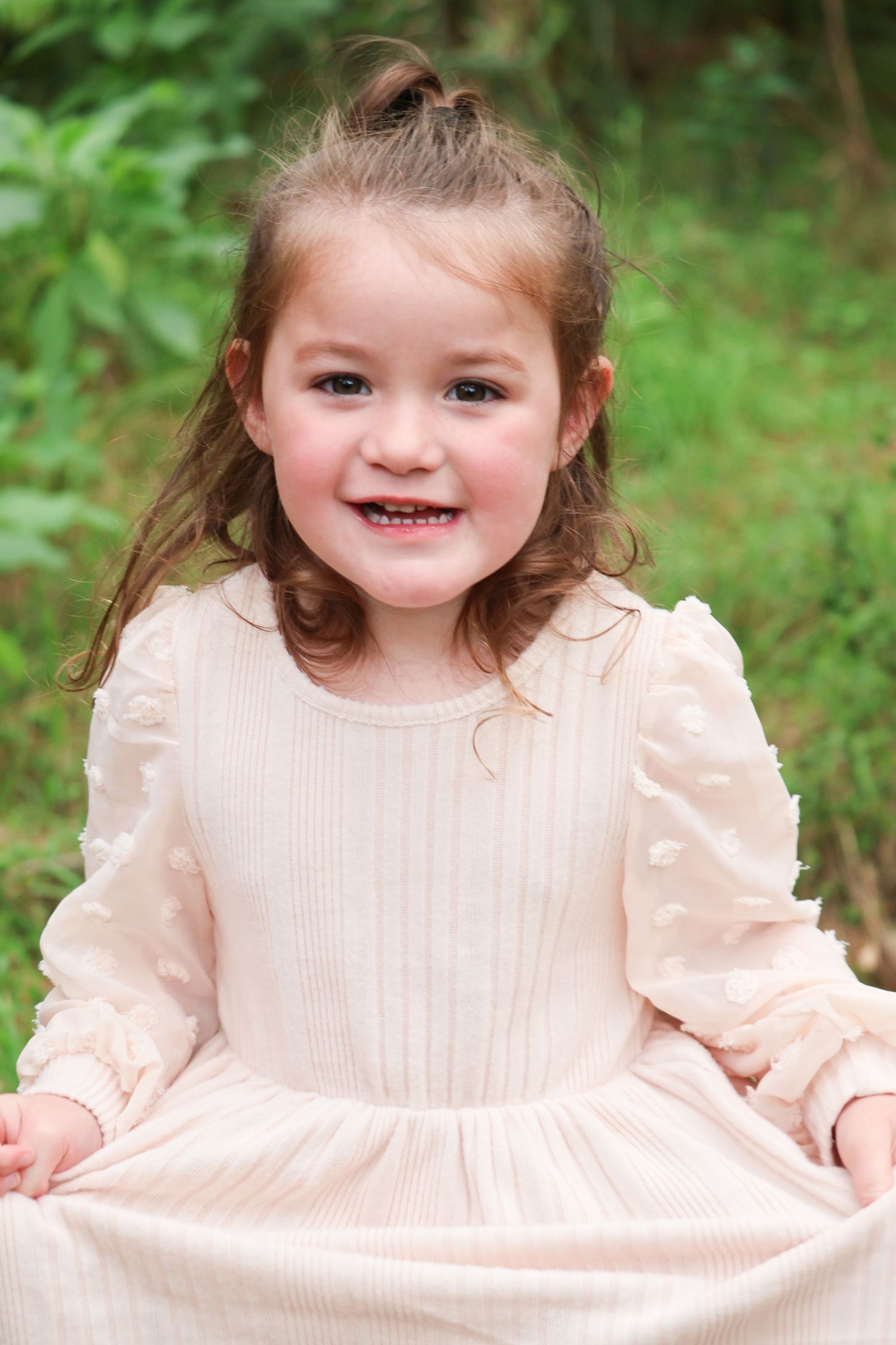 A beautiful family photo shoot with indices photos of the kids