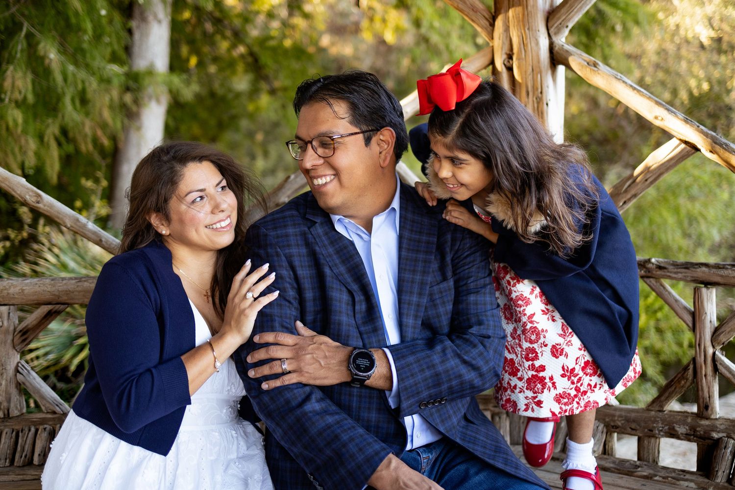 Family portraits taken by Bella Priscilla Photography at Landa Park in New Braunfels, Texas.