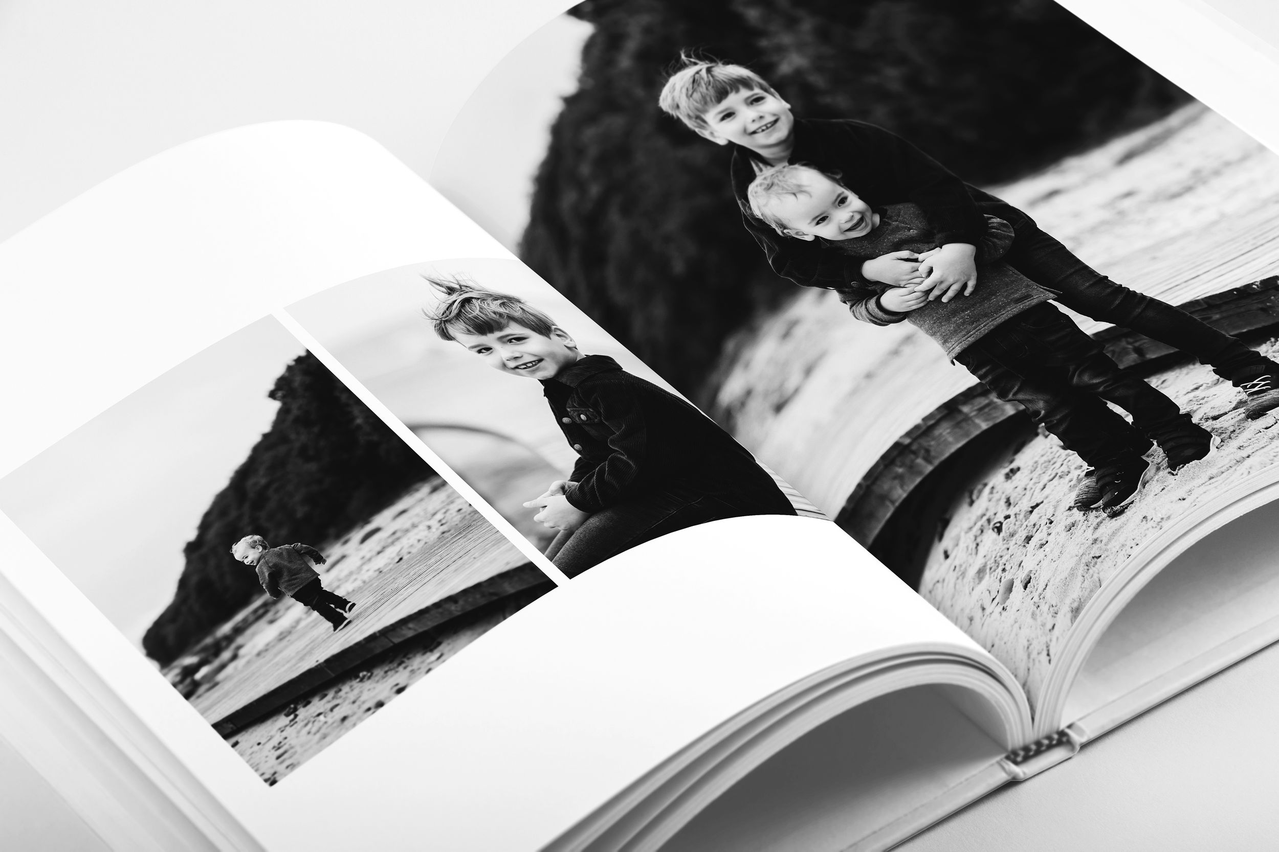 Hos Fotograf Jane Søndberg Hammel finder I de fineste fotobøger, som I aldrig bliver trætte af at kigge i . Fotograf med sjæl og varme. Foto