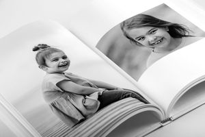 Mindebøger fra fotografen kommer du aldrig til at fortryde. Fineste fotobøger hos førende fotograf i Hammel. Fotograf Familiefotograf.