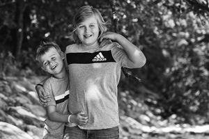 Husk nu også at få fotograferet jeres store børn, om lidt er tiden gået! Fotograf Århus. Familiefotograf med sjæl og varme.