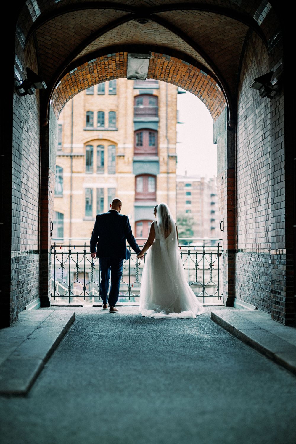 Hochzeitstanz, Brautpaar, Hochzeit, bride, groom, fist dance, first look, love, wedding, elegant , speicherstadt hamburg,