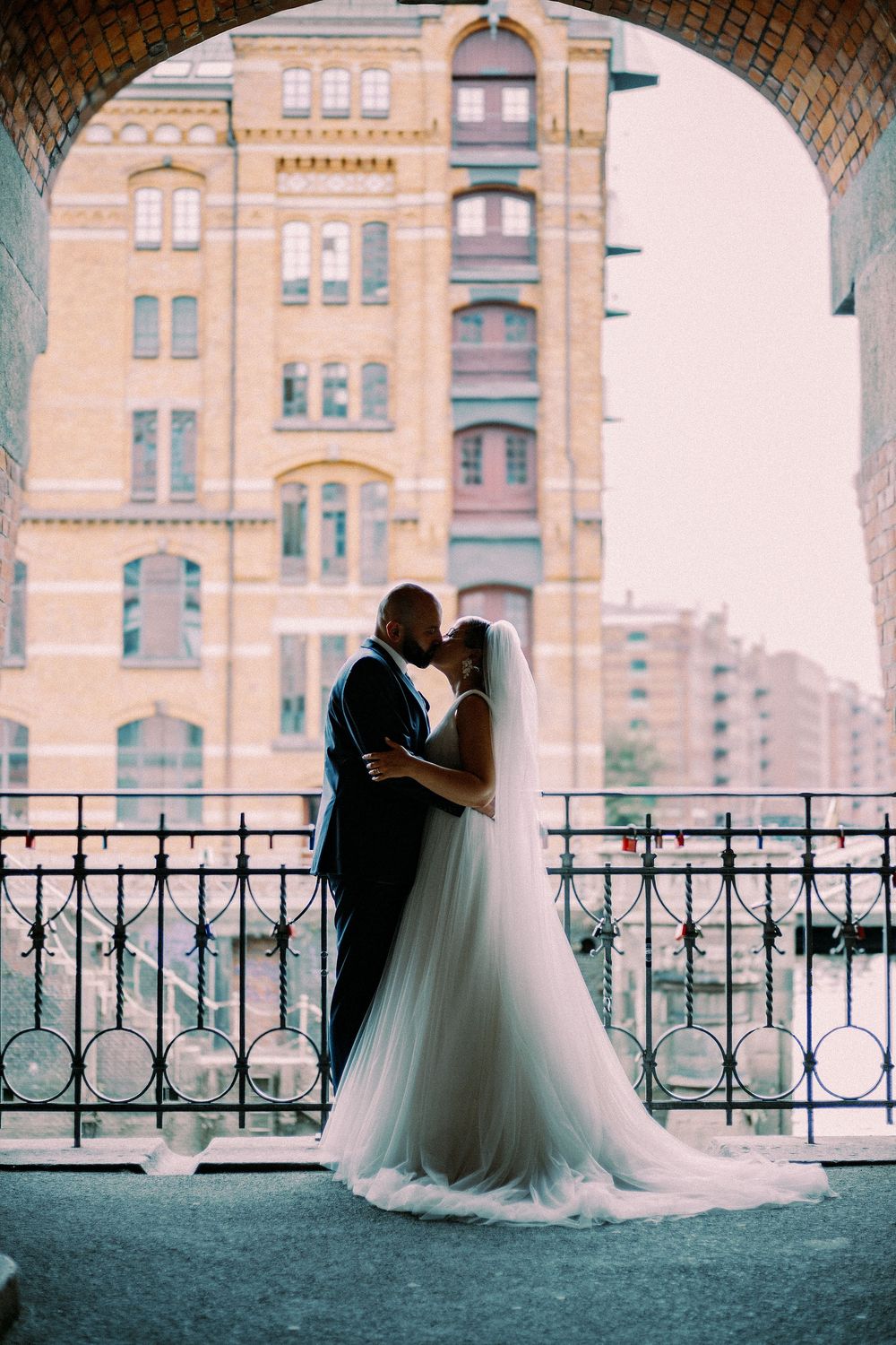 Hochzeitstanz, Brautpaar, Hochzeit, bride, groom, fist dance, first look, love, wedding, elegant , speicherstadt hamburg,