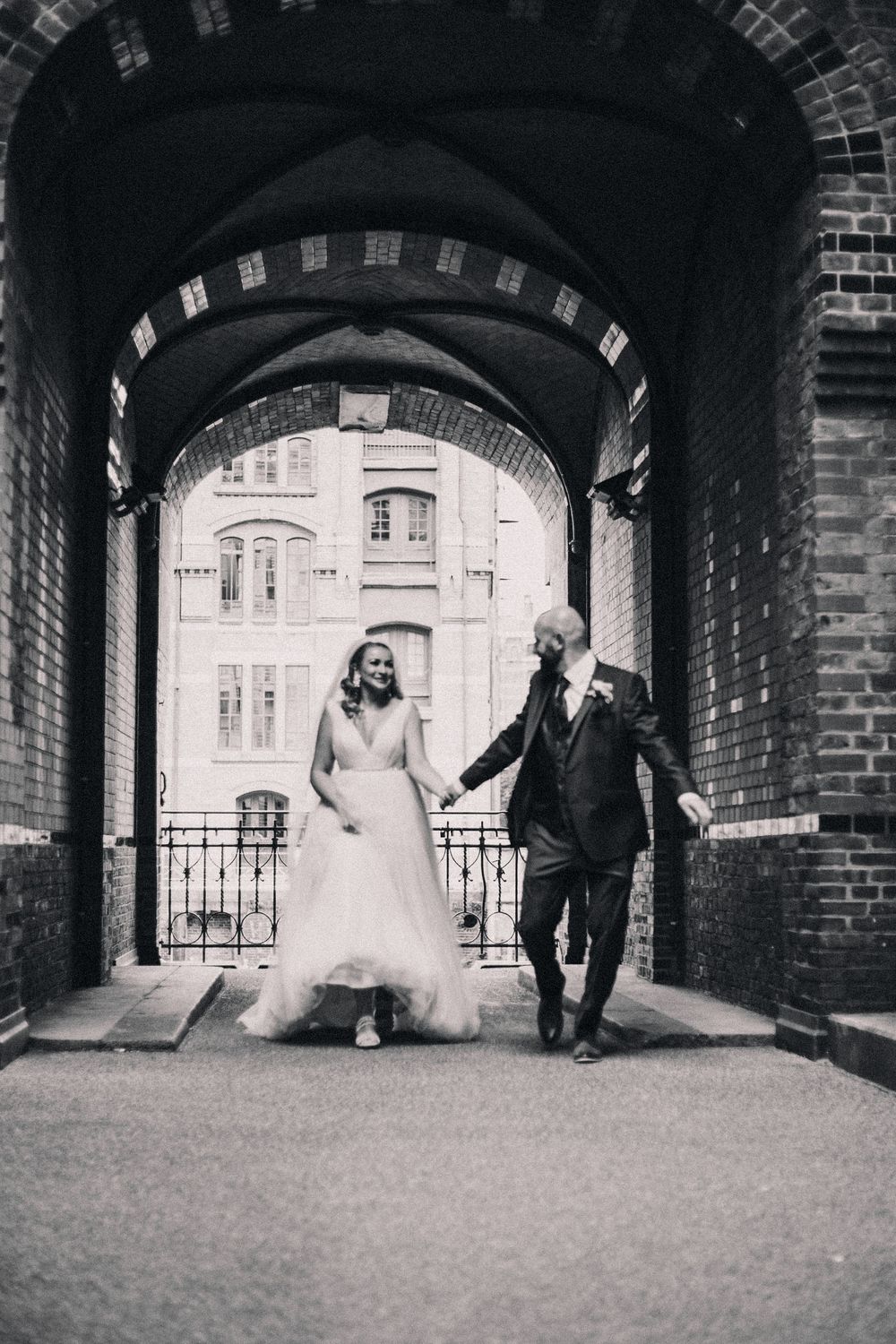 Hochzeitstanz, Brautpaar, Hochzeit, bride, groom, fist dance, first look, love, wedding, elegant , speicherstadt hamburg,