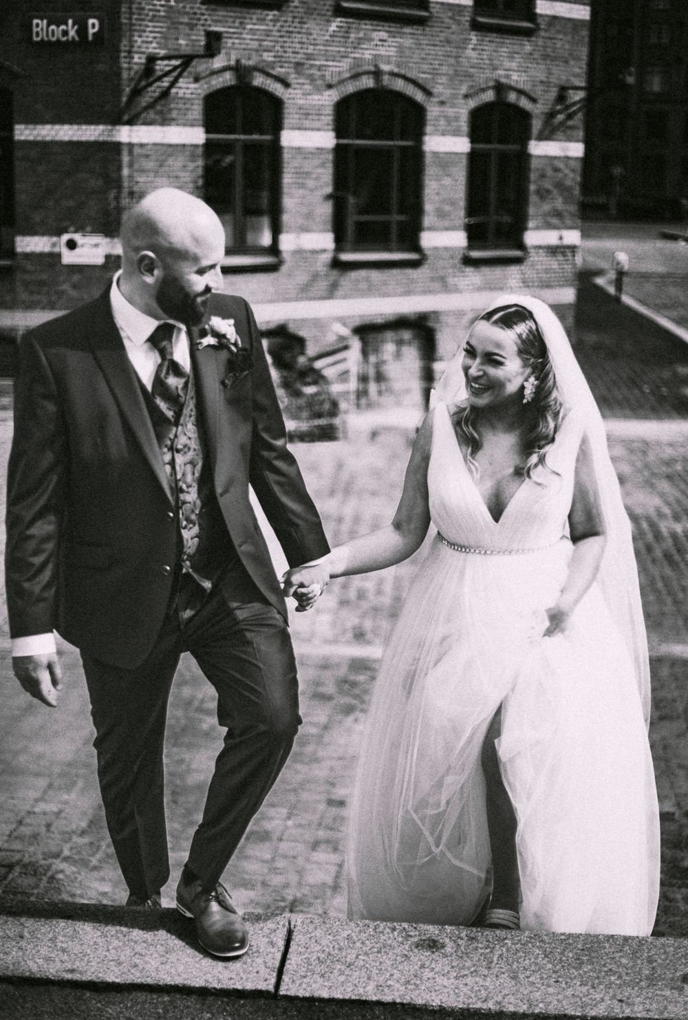 Hochzeitstanz, Brautpaar, Hochzeit, bride, groom, fist dance, first look, love, wedding, elegant, speicherstadt