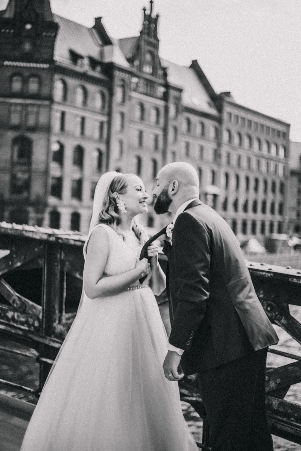 Hochzeitstanz, Brautpaar, Hochzeit, bride, groom, fist dance, first look, love, wedding, elegant , speicherstadt