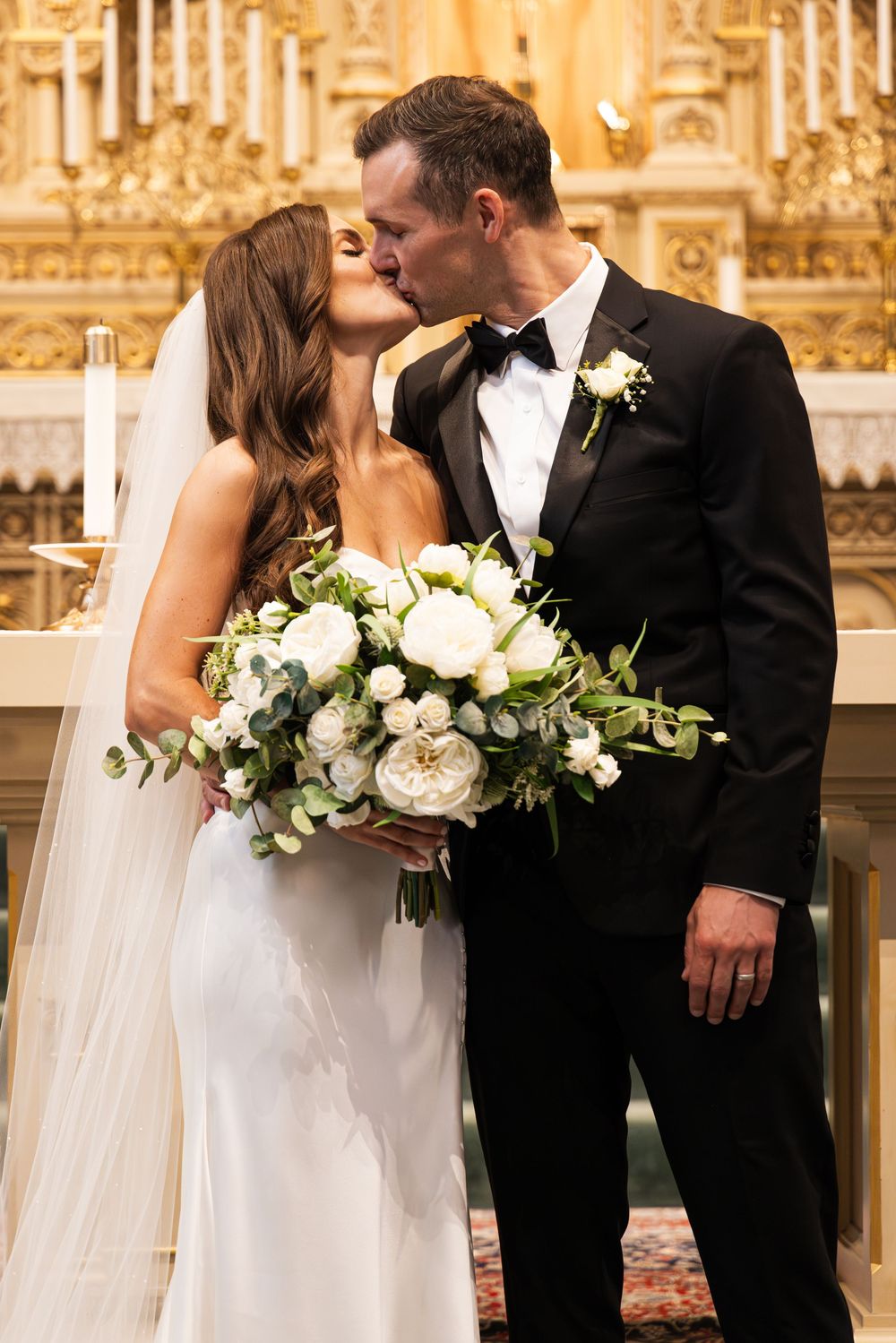 Wisconsin wedding + engagement photographer. Meg Huenink Photography. wedding photographer near me, wisconsin wedding photographer Milwaukee