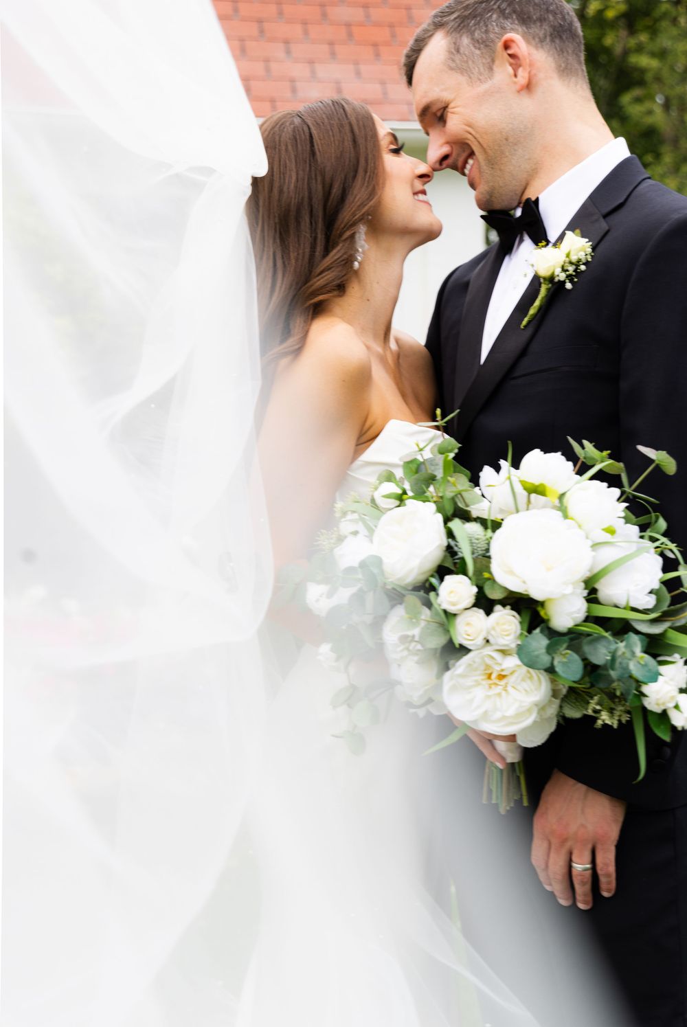 Wisconsin wedding + engagement photographer. Meg Huenink Photography. wedding photographer near me, wisconsin wedding photographer meg
