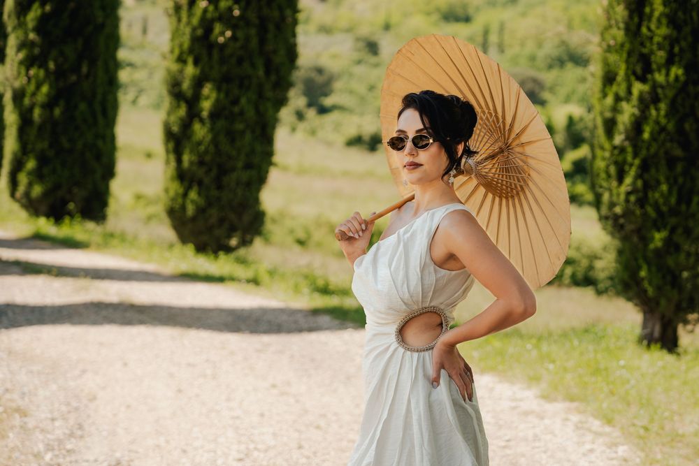 Fine art wedding photography – panna młoda w sukni ślubnej, Toskania, naturalne światło, romantyczny styl.