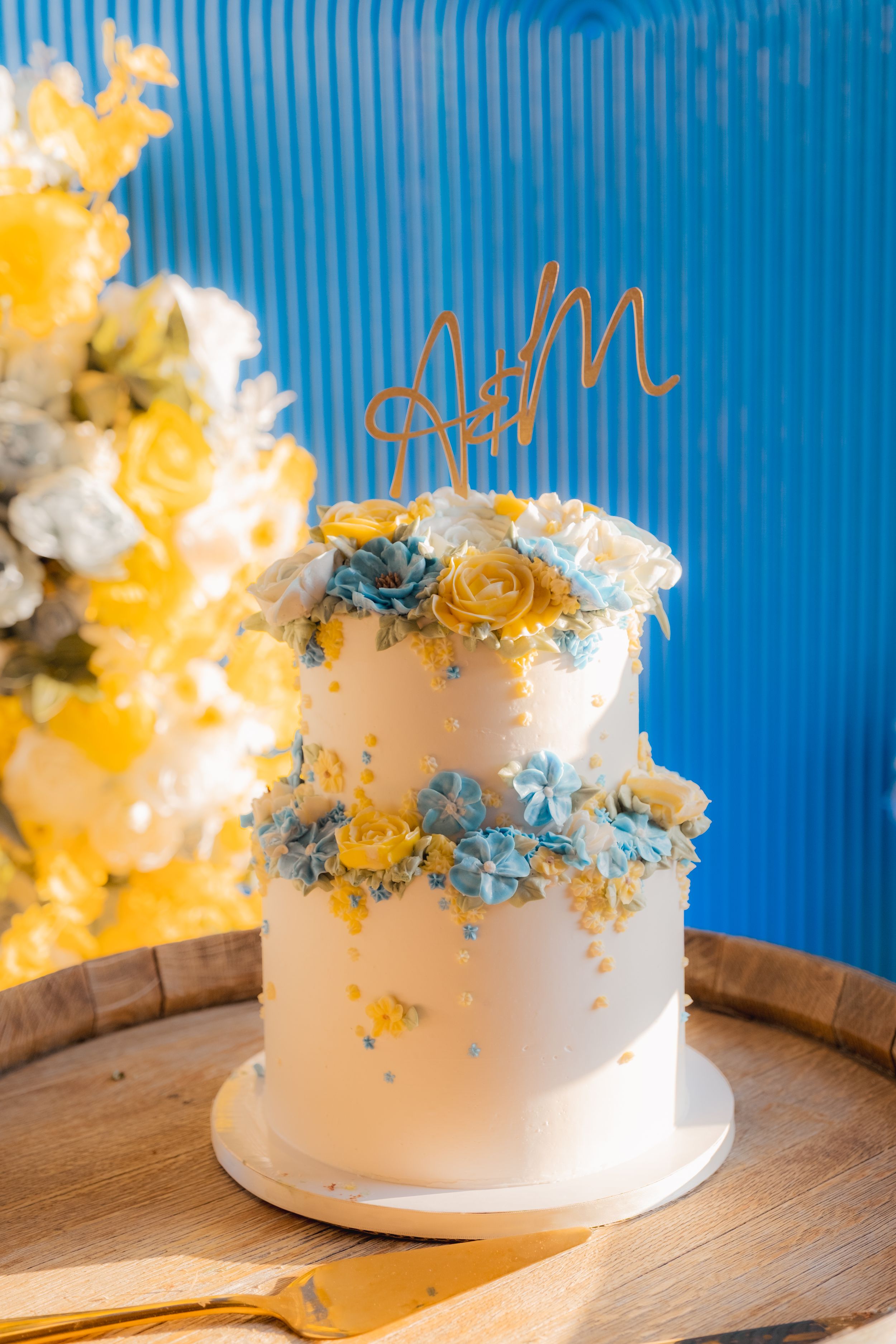 engagement or wedding cake.