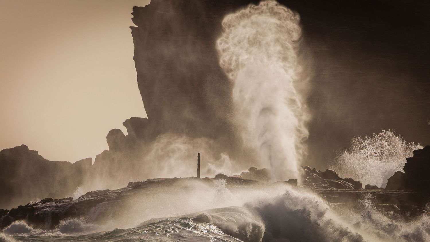 Hawaii, Oahu, Sandy Beach, Shorebreak