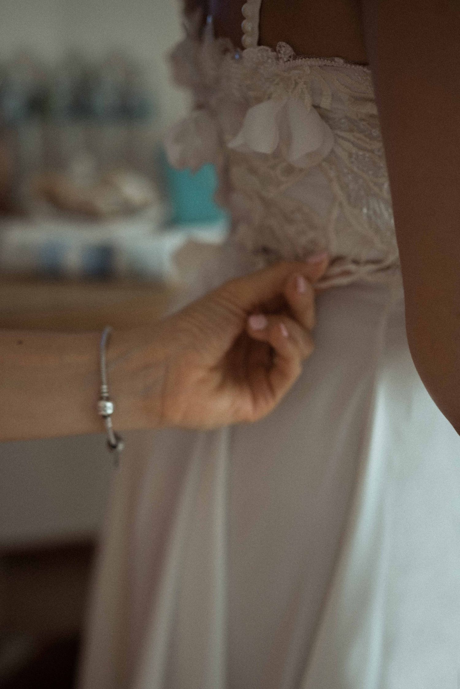 Сватбена рокля Adriana Rica Haute Couture, Хубави моменти от приготвянето на булката. Сватбена фотография Варна.