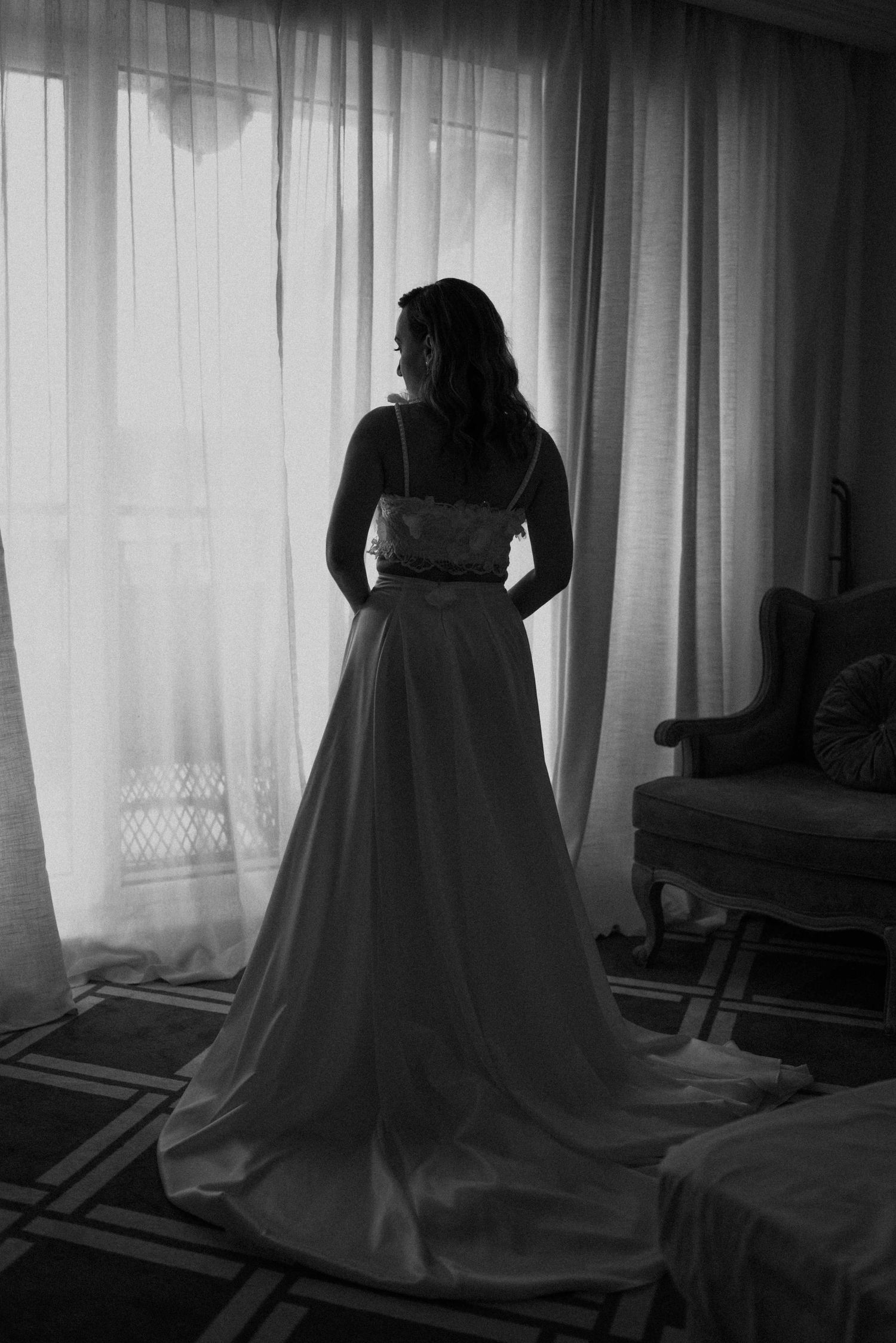 Сватбена рокля Adriana Rica Haute Couture, Хубави моменти от приготвянето на булката. Сватбена фотография Варна.