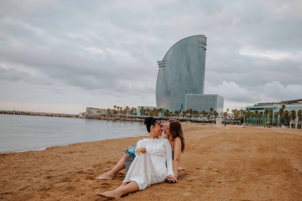 Emotional couple photos Barceloneta