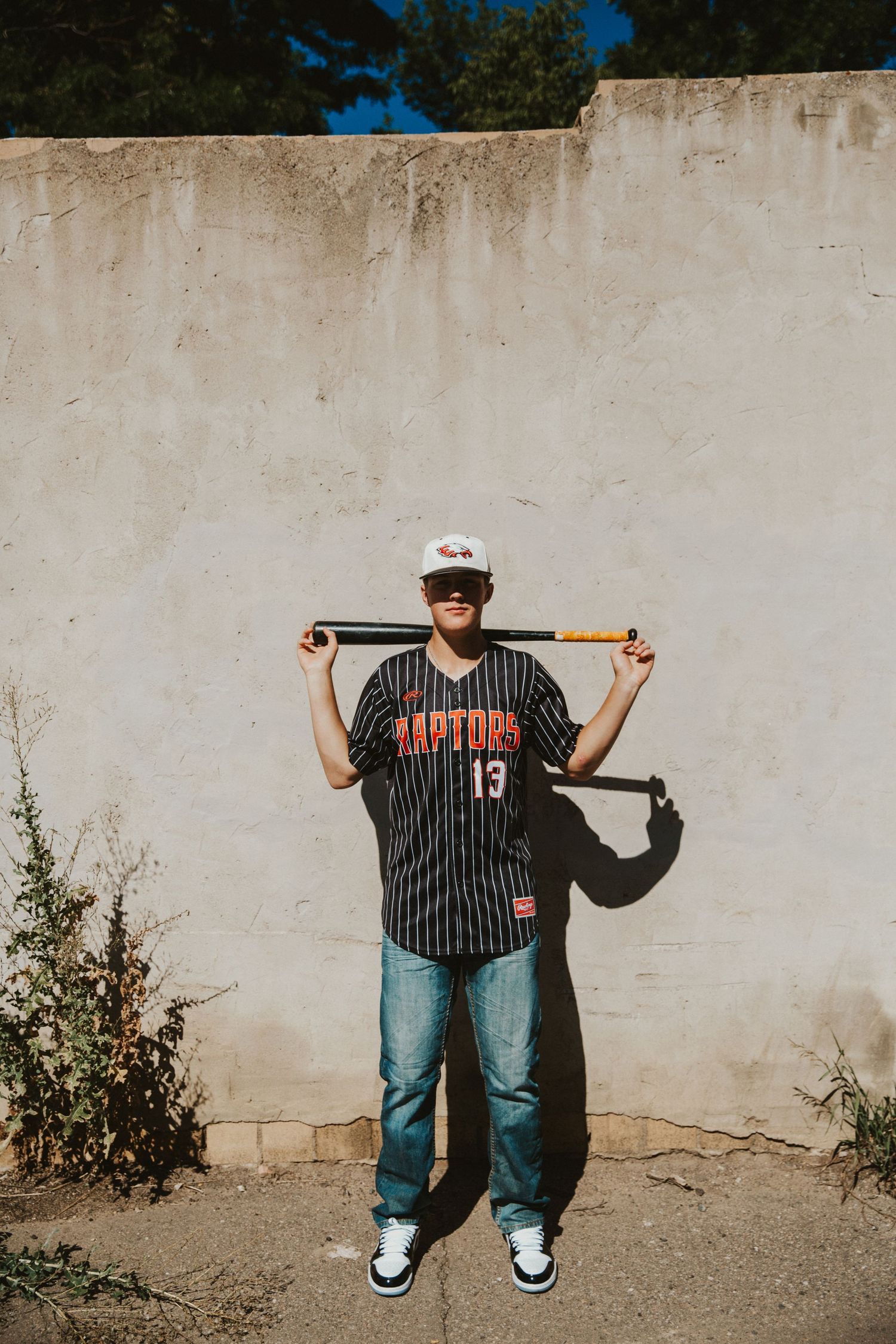 senior boy baseball bat, senior portraits, senior session, high school senior photo, best high school senior photographer, sporty senior