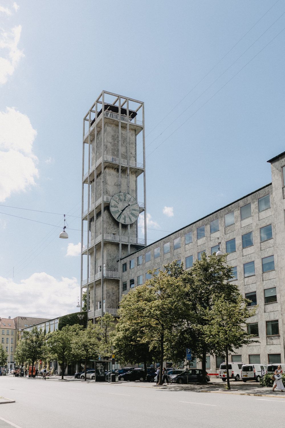 Panoramic view of Aarhus Rådhus on a wedding day
