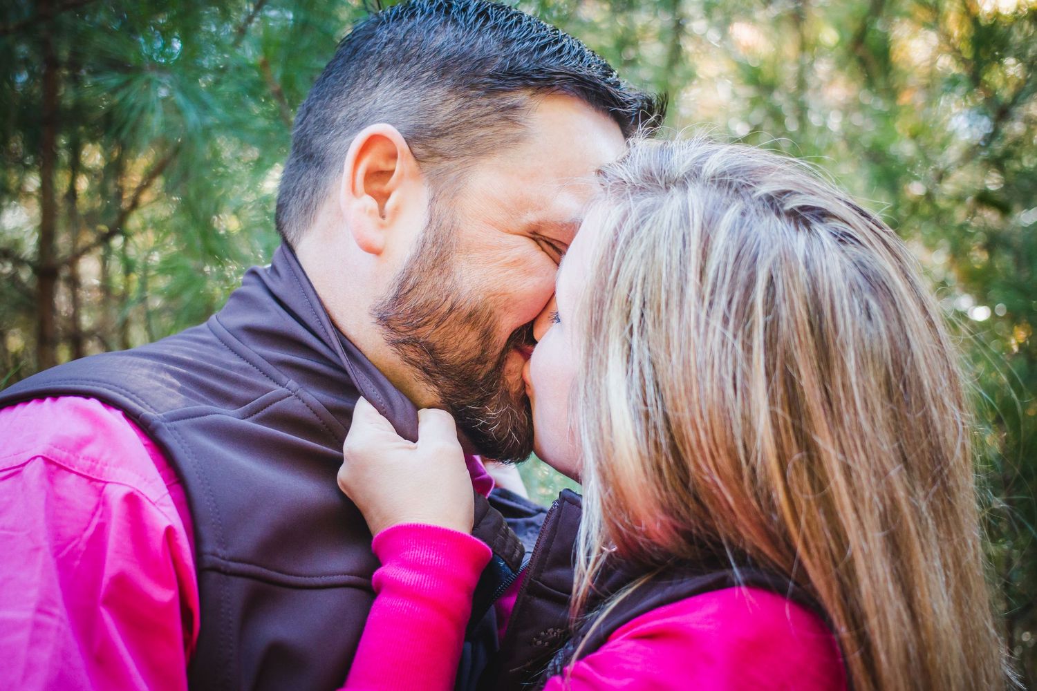 Larry and Misty share an intimate, passionate kiss in the Ouachita National Forest. Arkansas adventure engagement by Wolfpack Wedding Co.
