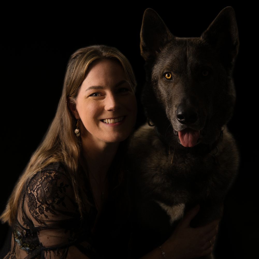 Fine art fotoshoot van hond samen met het baasje,  in de fotostudio bij Special Moments MvL. Mensen en dierenfotograaf in Nistelrode.