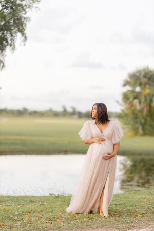 Pregnancy portrait captured in a natural environment in Punta Cana
Retrato de embarazo capturado en un entorno natural en Punta Cana