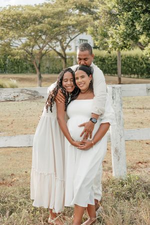 Natural light maternity photography session in Punta Cana
Sesión de fotografía de maternidad con luz natural en Punta Cana