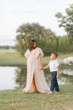 Maternity photography session with emotional connection in Punta Cana
Sesión de fotografía de maternidad con conexión emocional en Punta Can