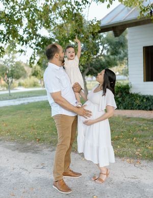 Minimal maternity portrait capturing pregnancy in Punta Cana
Retrato minimalista de maternidad capturando el embarazo en Punta Cana
