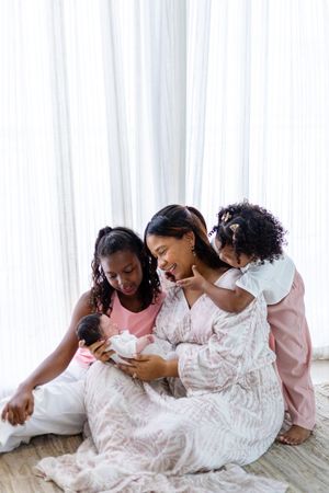 Newborn photography session in Punta Cana with natural light and soft tones, capturing timeless memories of your baby's first days.