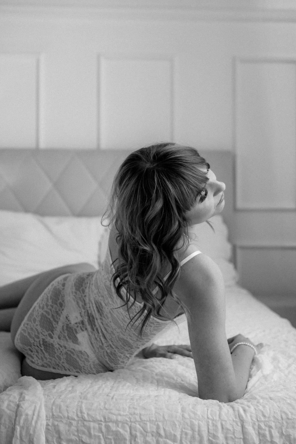Recenze od spokojene klienty na glamour boudoir foceni v atelieru. Ocenovana fotografka Sarka Duchacova. Odbornik na zenskou krasu okem zeny