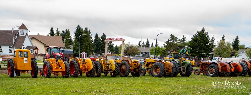 Sunnybrook Farm Museum, Red Deer Alberta, Vintage Tractor pulls. Fun Pull.