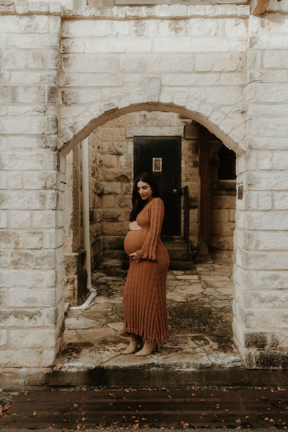 Maternity photographer in Conroe, Willis, Montgomery, the Woodlands, and surrounding areas.