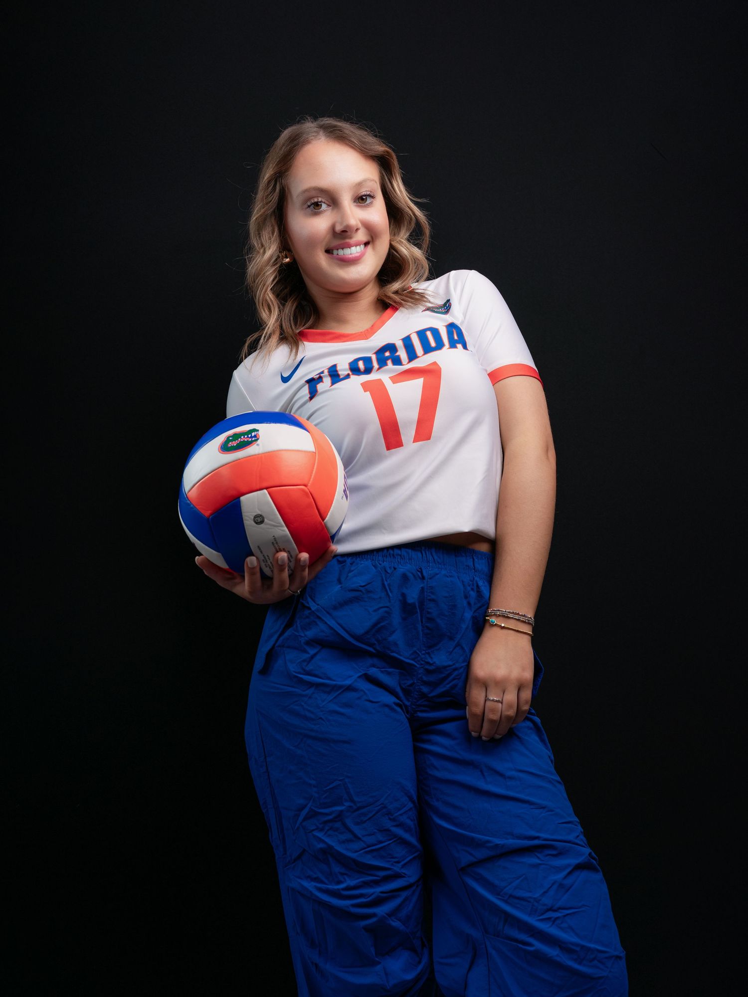Photo of high school senior in a Gators volleyball uniform taken by East Tennessee sports photographer