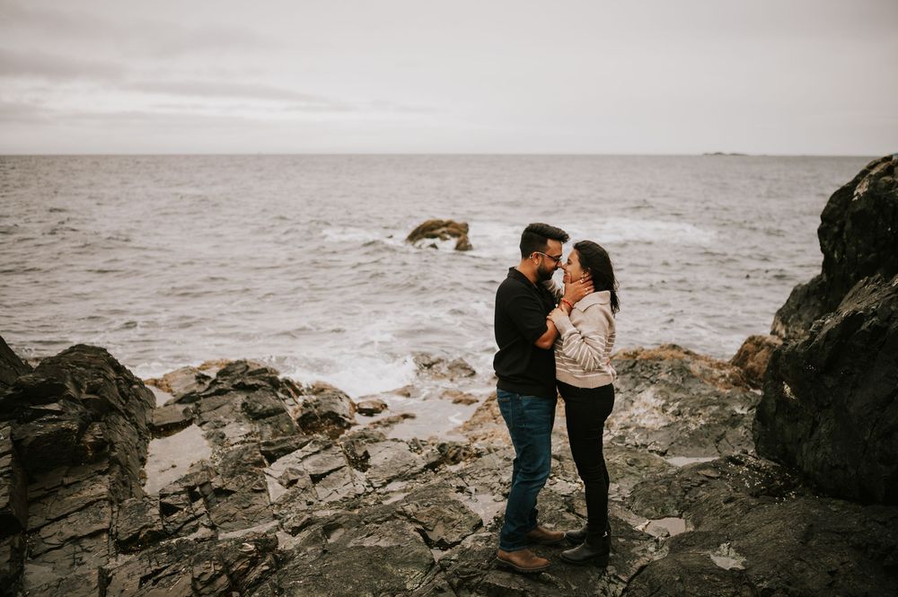Neck Point Park, Nanaimo, Vancouver Island Engagement Photographer Photoshoot of couple beside ocean waves snuggling