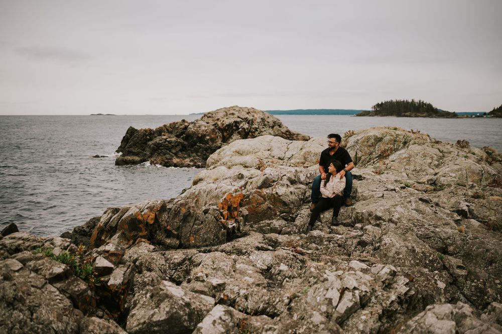 Neck Point Park, Nanaimo, Vancouver Island Engagement Photographer Photoshoot of couple sitting and watching stormy waves