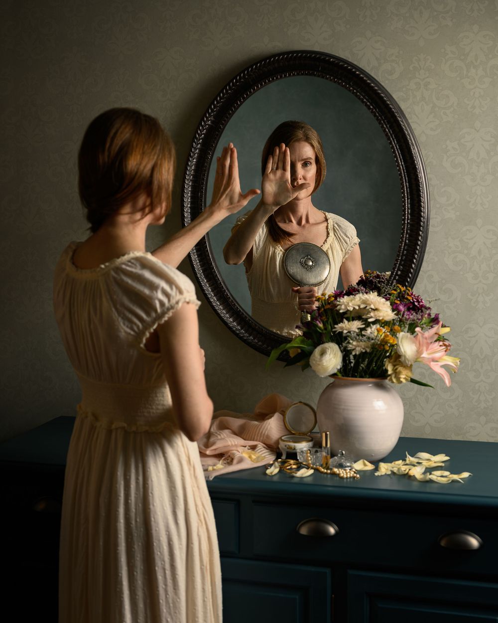 Self portrait study, reflection with bouquet, hand mirror. Tracey Richvalsky, Rhythm In Light Photography.