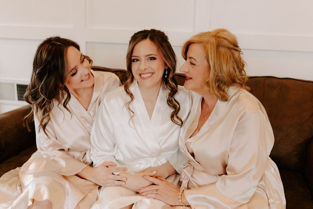 Photo session from a wedding: bridesmaids getting ready.