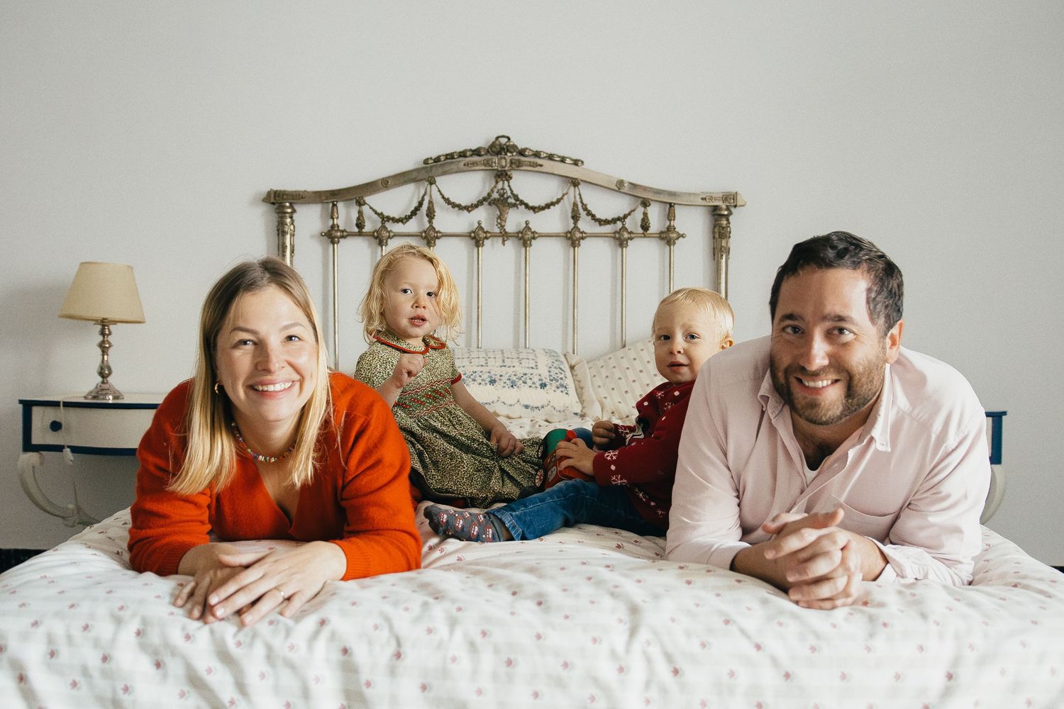 Fotografía de familia en casa - Sevilla - Naturalidad y autenticidad, Ludivine Mimar fotógrafa de familia en Sevilla.
