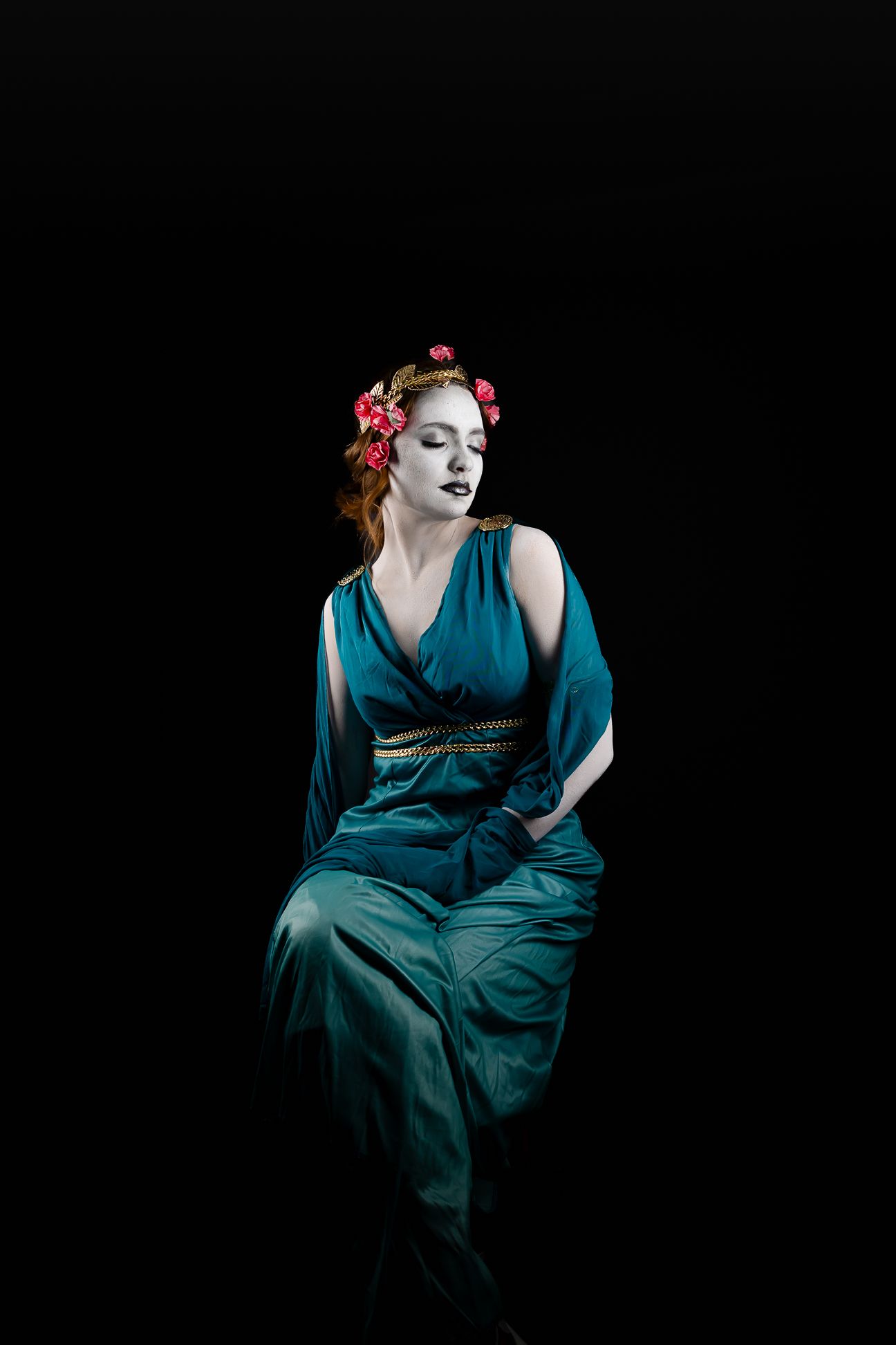 Woman dressed as a Greek Goddess, with makeup to make her look like a Greek statue (2)