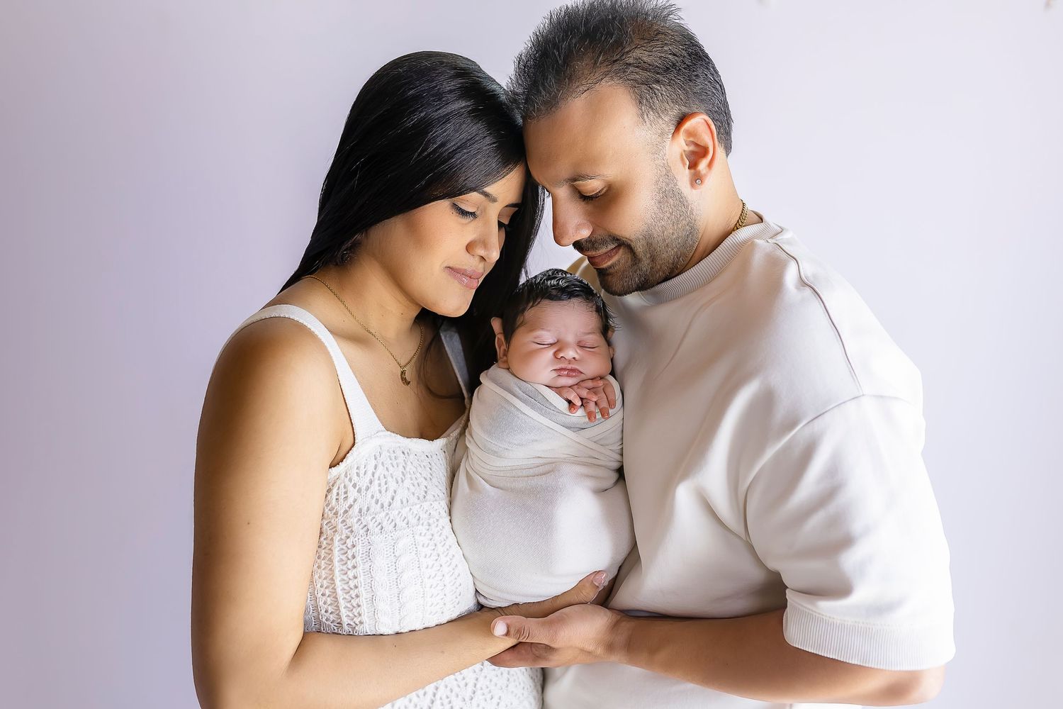 Fotografa de newborn fine art portrait Fotografa infantil en ponce Baby photographer en ponce Hermanas en una imagen Fine Art